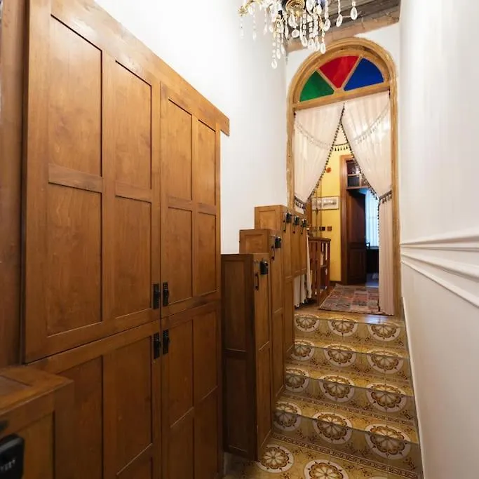 Apartment Beyoglu'Nun Kalbinde Yueksek Tavanli Daire Istanbul Turkey