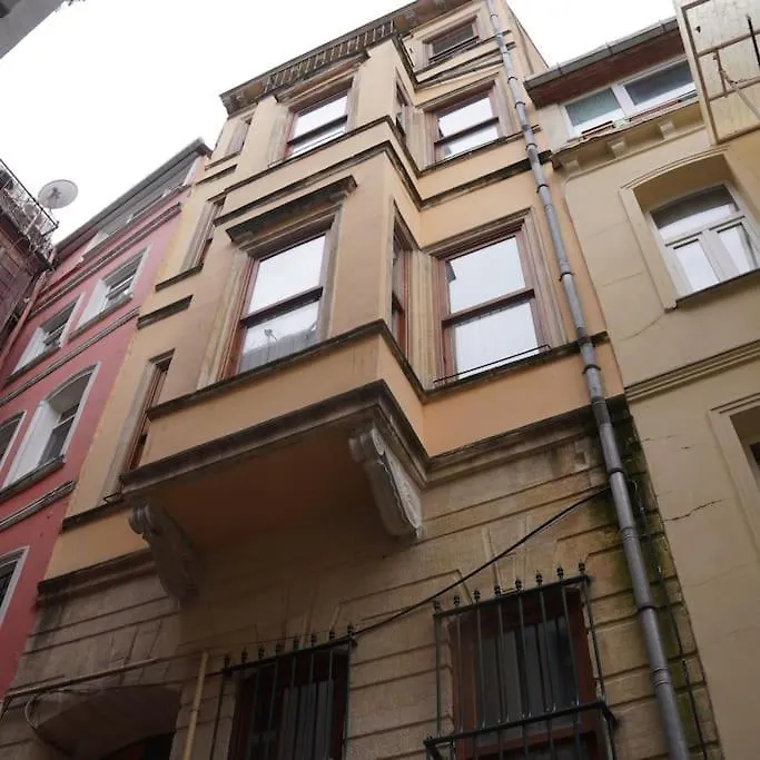 Apartment Beyoglu'Nun Kalbinde Yueksek Tavanli Daire Istanbul