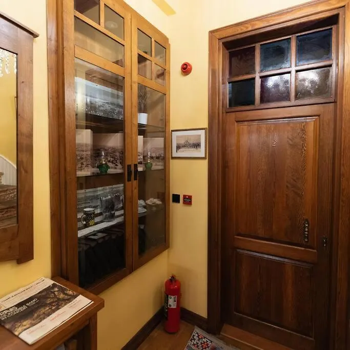 Beyoglu'Nun Kalbinde Yueksek Tavanli Daire Istanbul