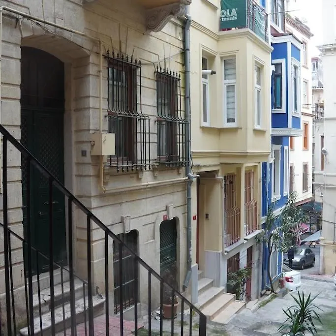 Beyoglu'Nun Kalbinde Yueksek Tavanli Daire Istanbul 0*,  Turkey