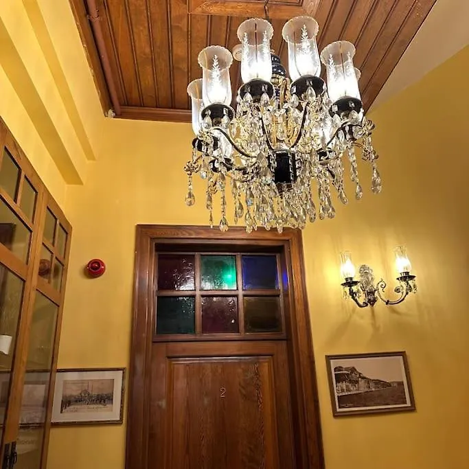 Beyoglu'Nun Kalbinde Yueksek Tavanli Daire Istanbul Turkey