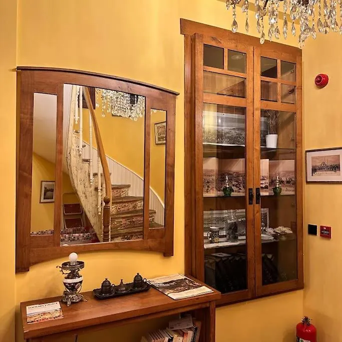 Beyoglu'Nun Kalbinde Yueksek Tavanli Daire Istanbul Apartment