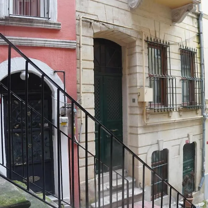 Apartment Beyoglu'Nun Kalbinde Yueksek Tavanli Daire Istanbul
