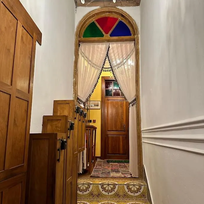 Apartment Beyoglu'Nun Kalbinde Yueksek Tavanli Daire Istanbul Turkey